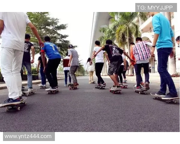 重庆滑板队的力量揭秘：滑板巨献带你领略城市青春活力与激情