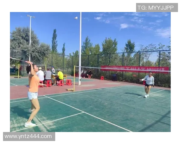 李秀英亲授羽毛球技巧与心得分享助你提升球技