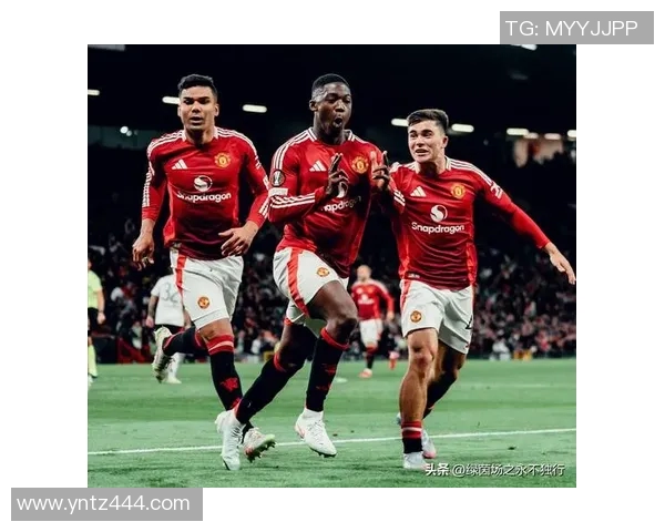曼联与不来梅的激战回顾：经典对决再现绿茵场的荣耀与激情