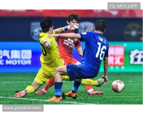 申花迎战布伦瑞克力争在主场展现出色表现与团队实力