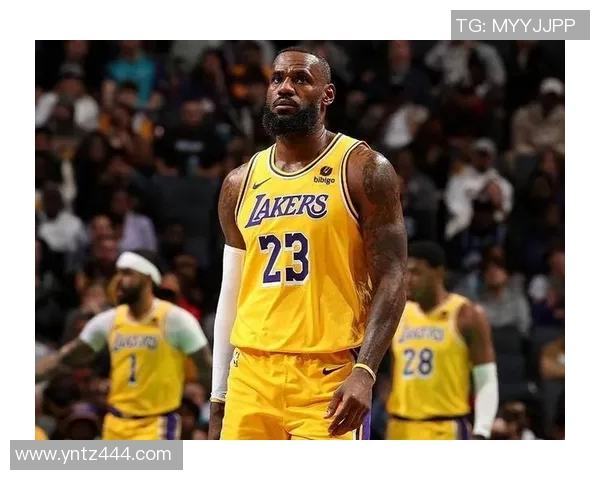 詹姆斯：从篮球场上的传奇到社会影响力的全方位探索