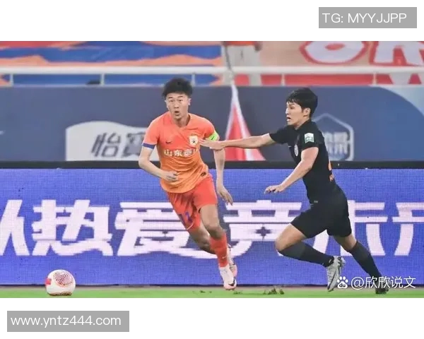 第32轮青岛队与新疆队激战正酣谁能在这场较量中笑到最后