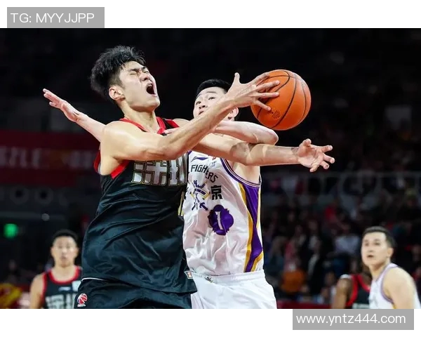 北控与广厦激战CBA联赛巅峰对决球迷期待精彩瞬间与战术较量 北控与广厦激战CBA联赛巅峰对决球迷期待精彩瞬间与战术较量