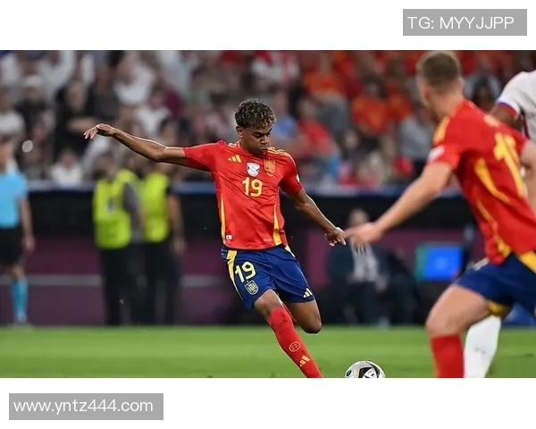 哈维西蒙斯的足球之路：从天才少年到职业球员的成长历程