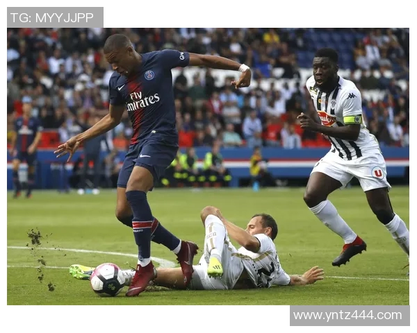 昂热对阵巴黎足球直播全程回顾与精彩瞬间分析 昂热对阵巴黎足球直播全程回顾与精彩瞬间分析