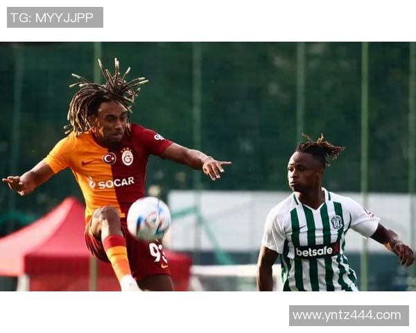 英超激战利物浦主场迎战斯旺西全力争胜展现强大实力